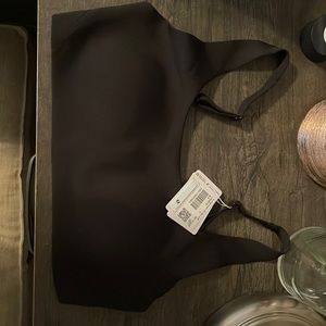 In alignment straight strap bra